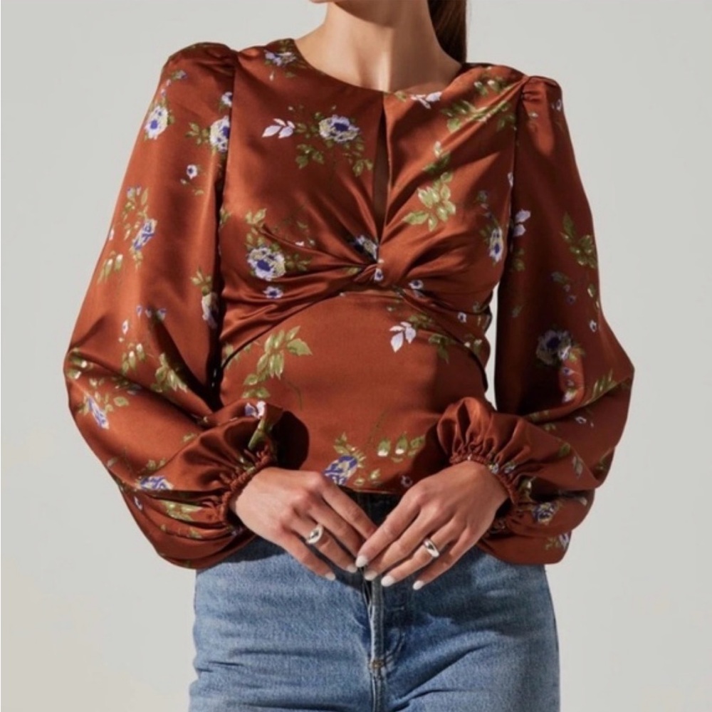 ASTR Bishop Sleeve Twist Floral Top